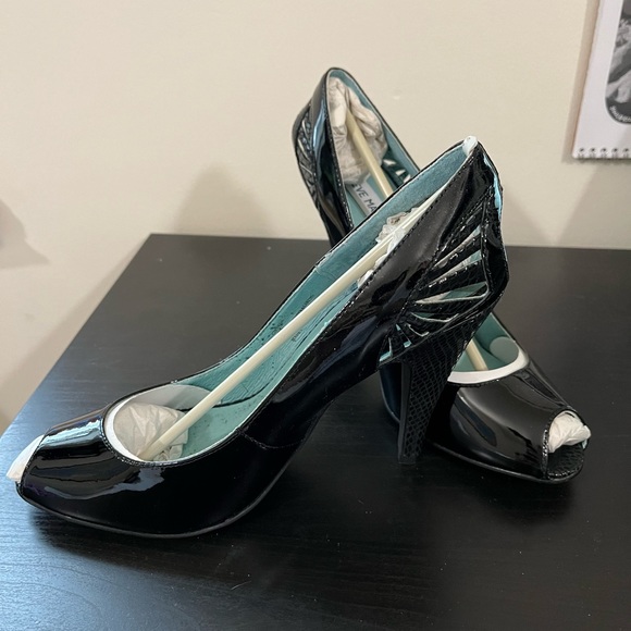Steve Madden Cienega - black patent leather pumps - new in box! - Picture 4 of 7